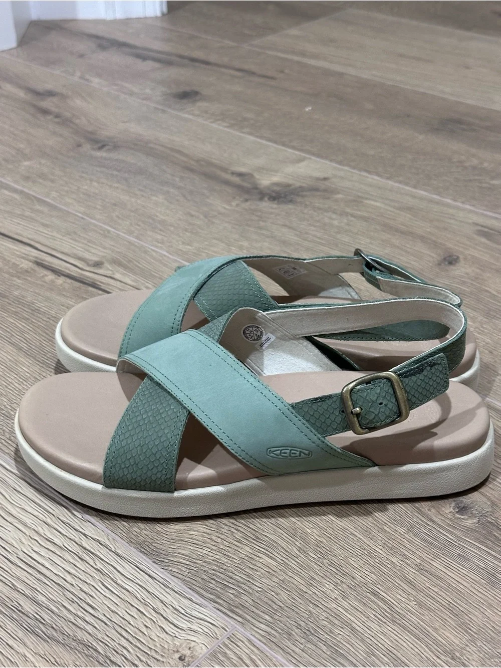 NWT KEEN Women’s Mint Green Cross-Strap Slingback Sandals Size 11